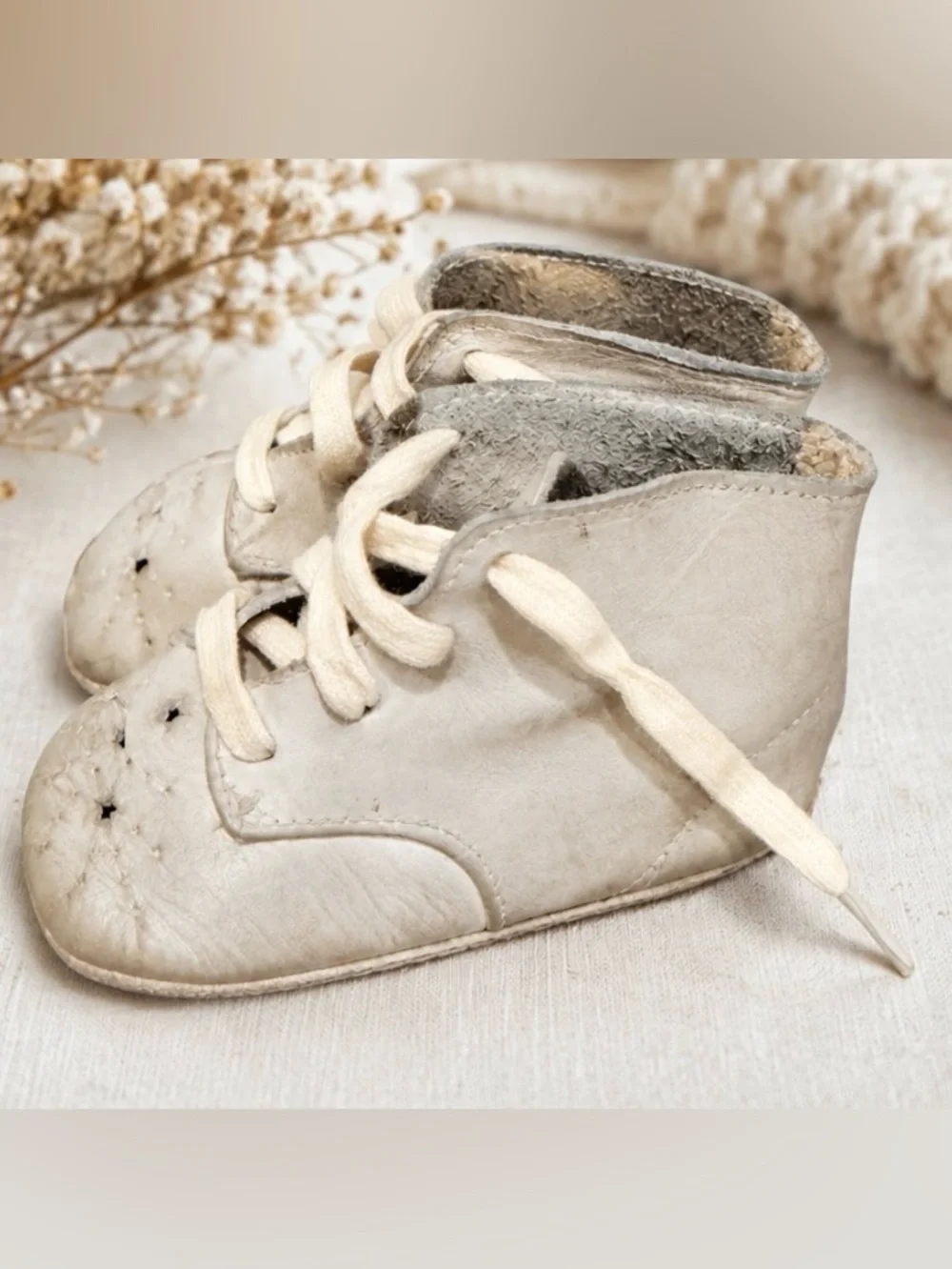 Vintage White Leather Baby Pre-Walker Shoes Soft Sole Lace-Up Booties